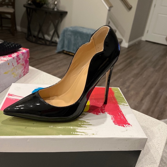 Black heels - Picture 1 of 1